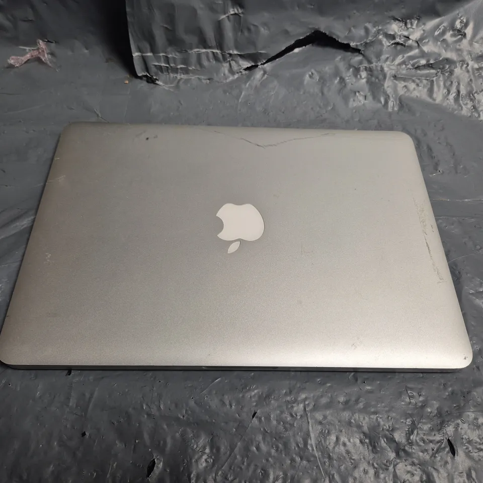 APPLE MACBOOK PRO - MODEL A1502