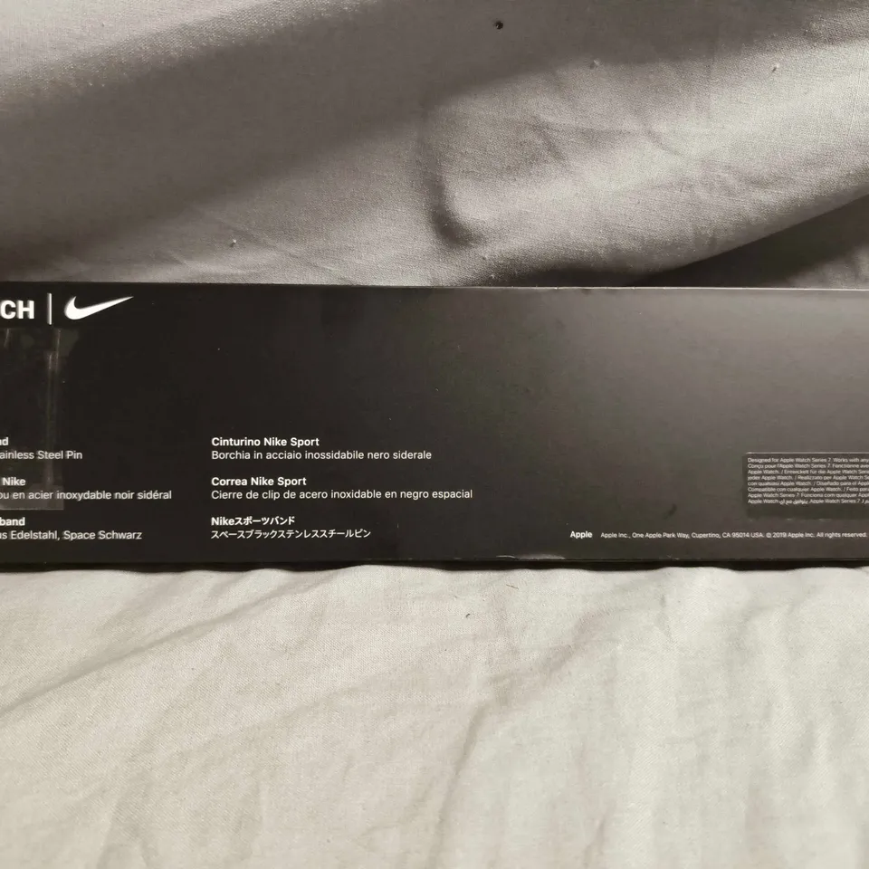 BOXED APPLE WATCH STRAP - ANTHRACITE/BLACK NIKE SPORT BAND - 45MM