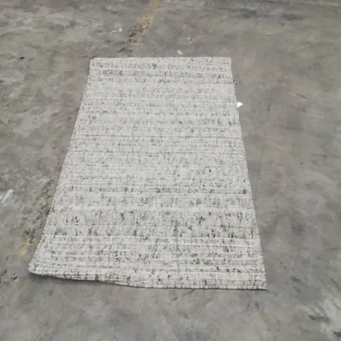 QUALITY DESIGNER AREA RUG - APPROXIMATELY 140X80CM