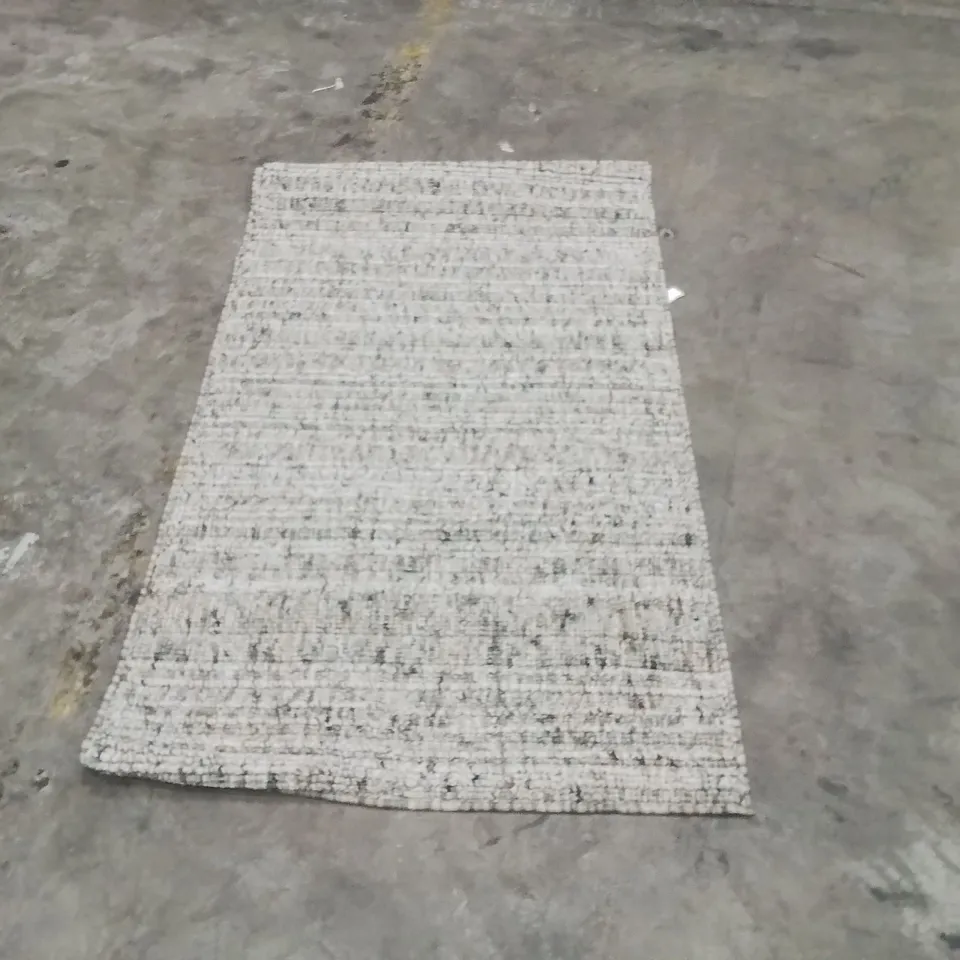 QUALITY DESIGNER AREA RUG - APPROXIMATELY 140X80CM
