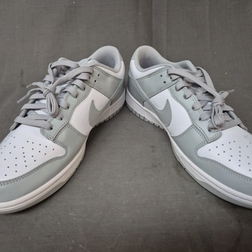 BOXED PAIR OF NIKE DUNK LOW RETRO SHOES IN GREY/WHITE UK SIZE 8.5