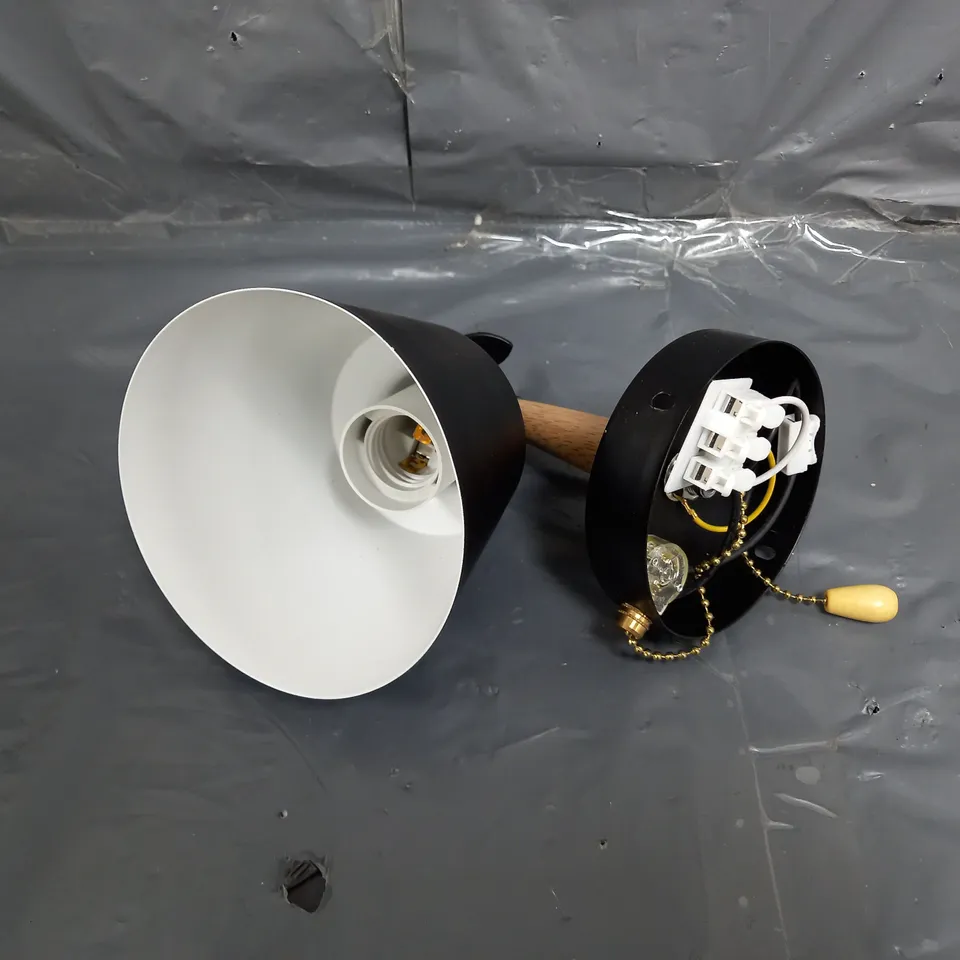 WALL LIGHT