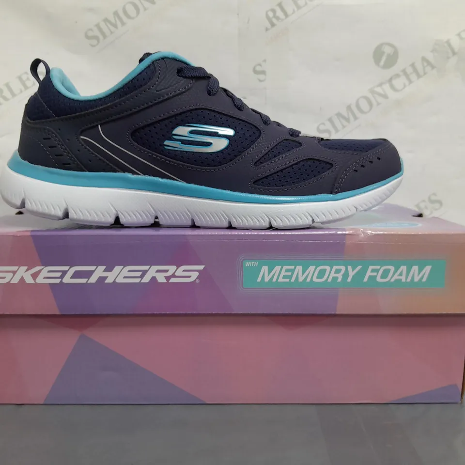 BOXED PAIR OF SKECHERS MEMORY FOAM TRAINERS IN NAVY UK SIZE 6