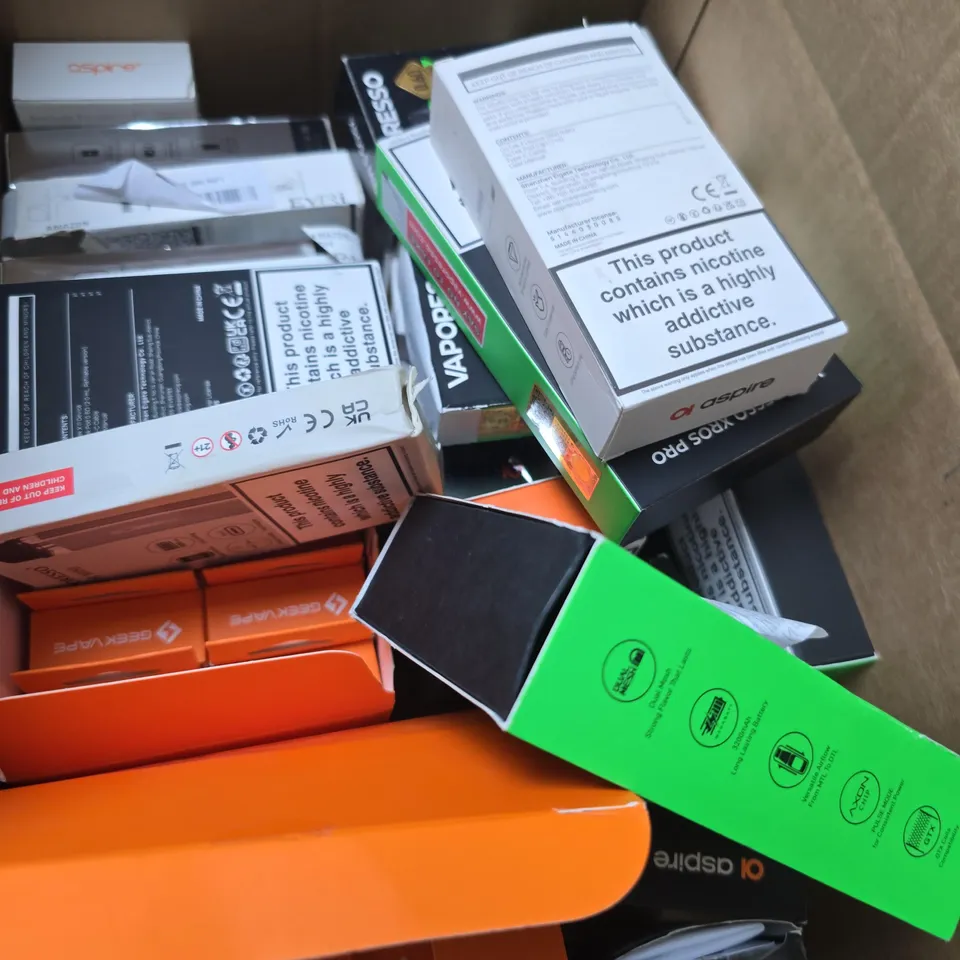 APPROXIMATELY 20 ASSORTED E-CIG PRODUCTS AND ACCESSORIES TO INCLUDE ASPIRE AND VAPORESSO