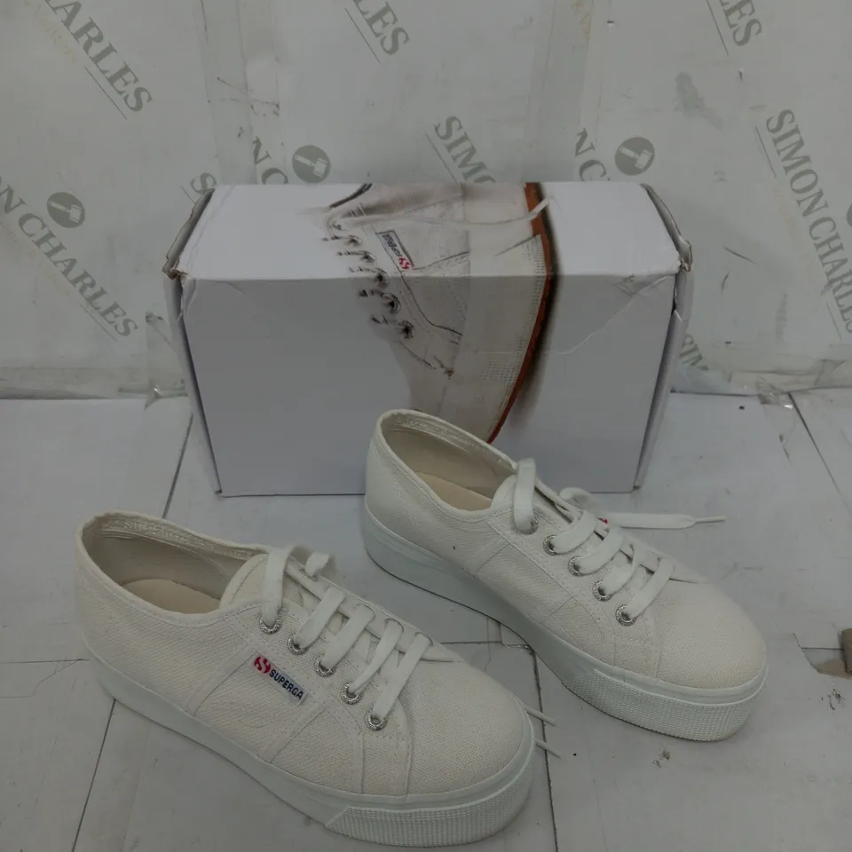 BOXED PAIR OF SUPERGA WHITE SIZE 37 FLAT TRAINERS 