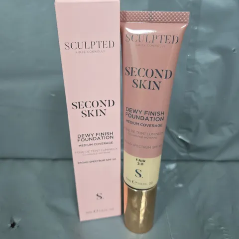 BOXED SCULPTED AIMEE CONNOLLY SECOND SKIN DEW FINISH FOUNDATION IN FAIR 2.0 (32ML)