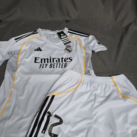 REAL MADRID CHILDRENS PERSONALISED JERSEY SET - 26