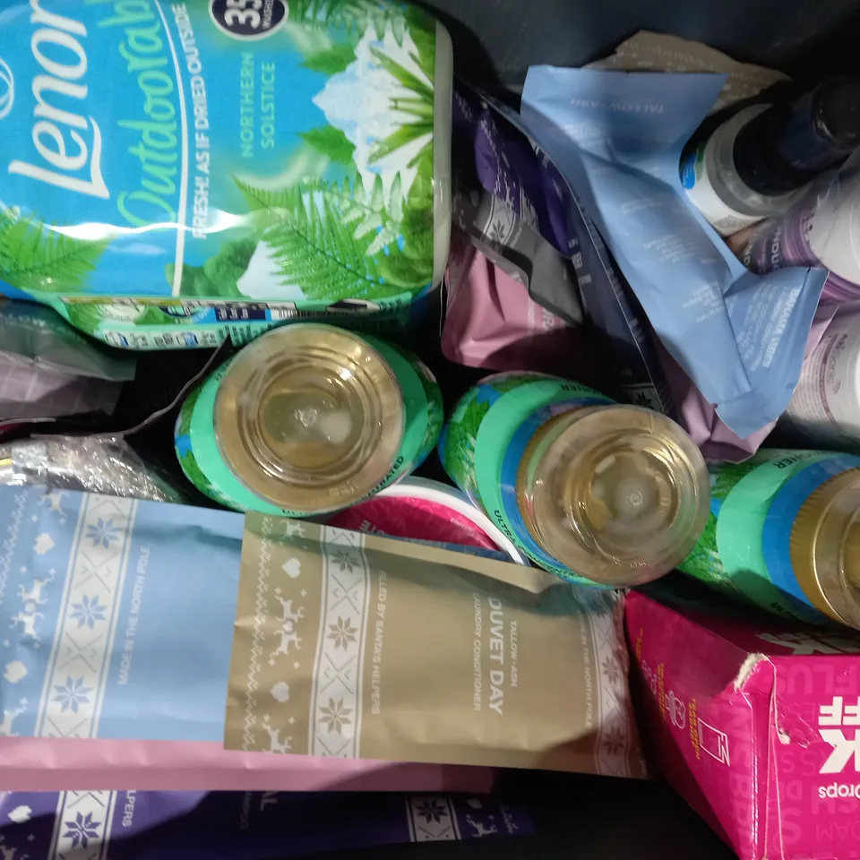 APPROXIMATELY 10 ASSORTED HOUSEHOLD ITEMS TO INCLUDE AVENGERS BUBBLES, LENOR FABRIC CONDITIONER, SUBLINOVA DYE SUBLIMATION INK, ETC