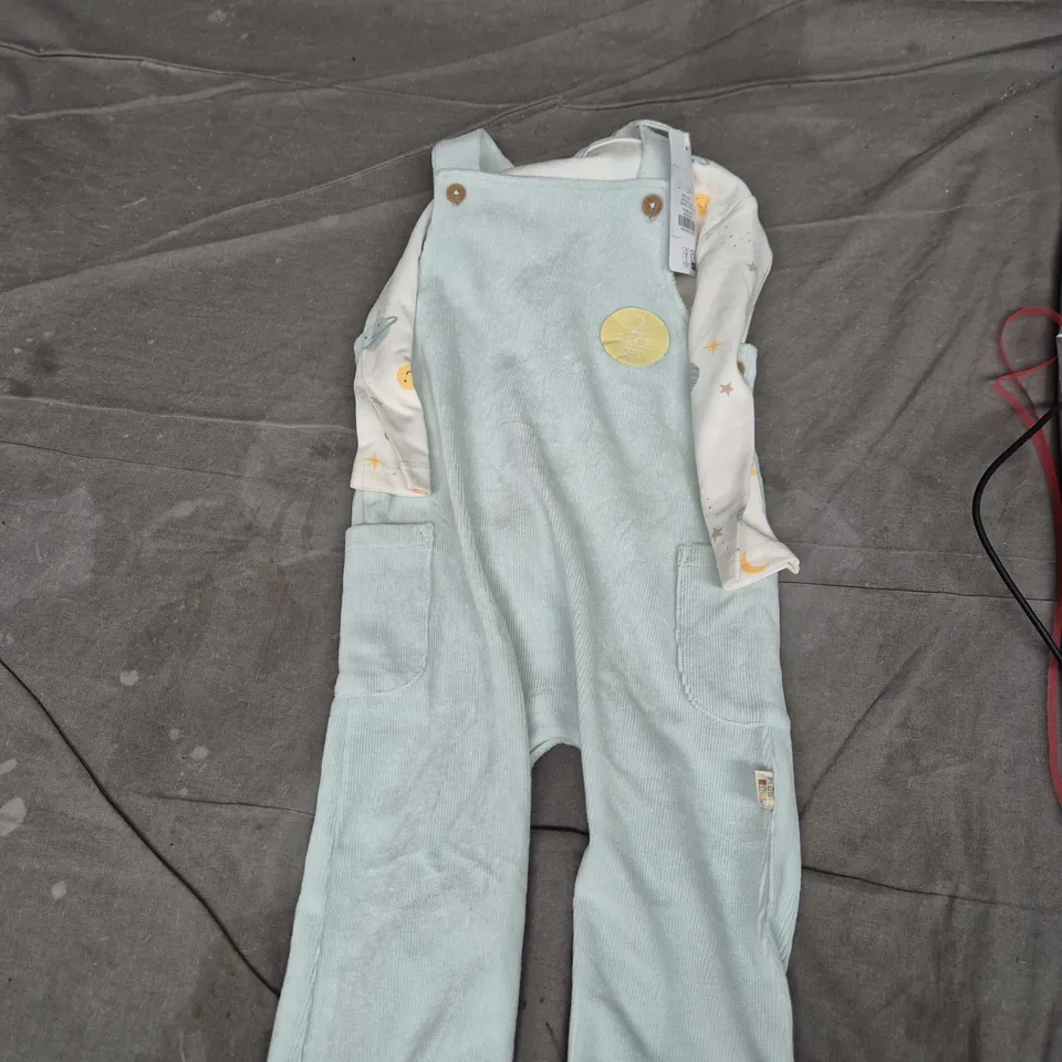  MYBE BABY Baby 2-Piece Outfit: Light-Blue Corduroy Dungarees & Moon & Star Print Bodysuit (12–18m)
