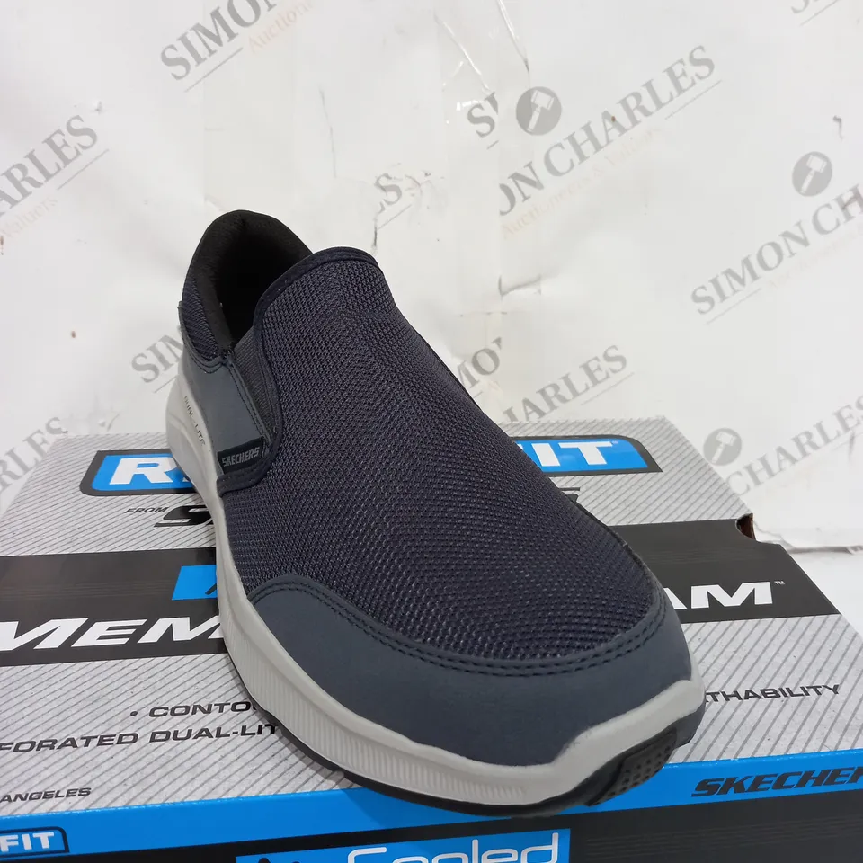 BOXED PAIR OF SKECHERS AIR COOLED MEMORY FOAM TRAINERS IN NAVY SIZE 10