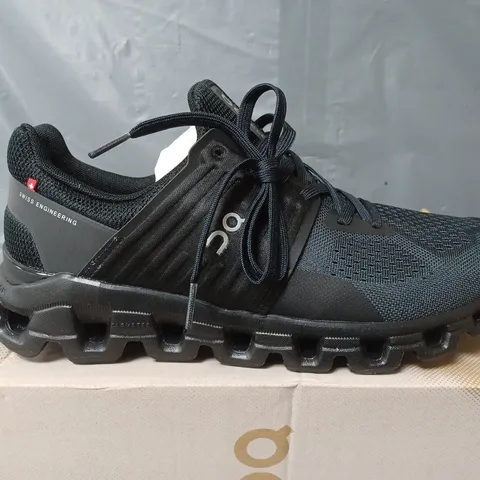 BOXED PAIR OF ON CLOUDSWIFT TRAINERS IN BLACK - UK 8