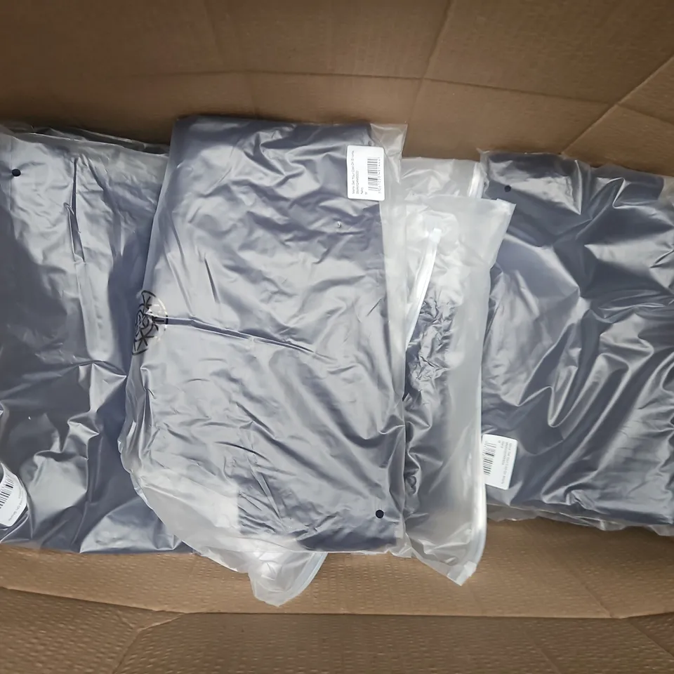 APPROXIMATELY 23 ASSORTED BAGGED MENS GET YOUR COLD ON SHORTS IN NAVY - MEDIUM