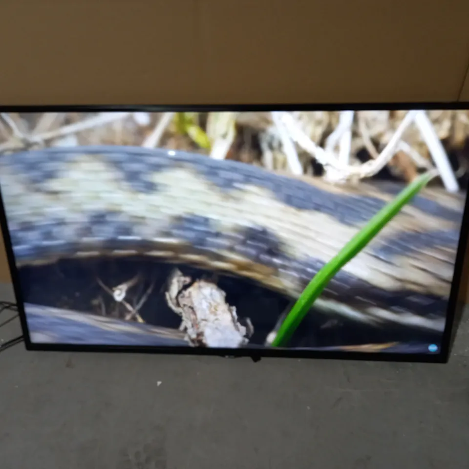 BOXED LIFESGOOD PROFESSIONAL LED DISPLAY 42.5" - MODEL 43SM5KB-B