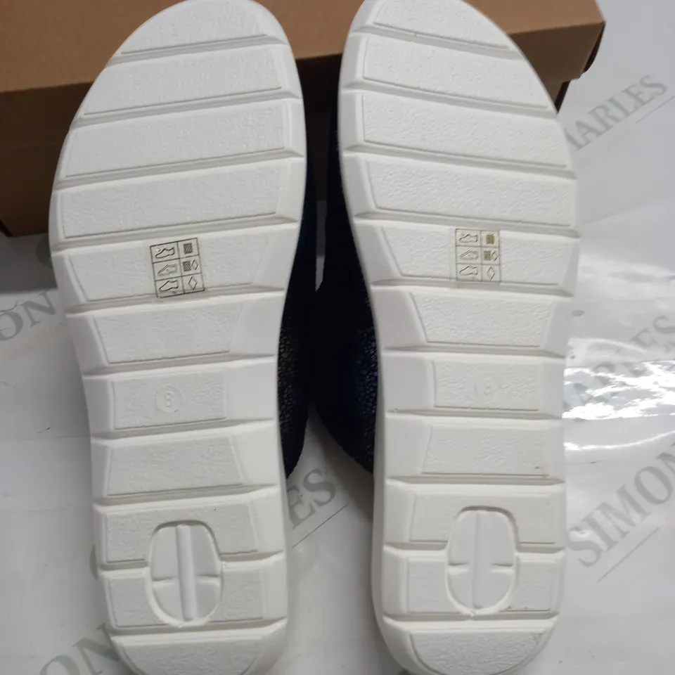 BOXED PAIR OF CUSHION WALK STRAPPY SANDALS - SIZE 8