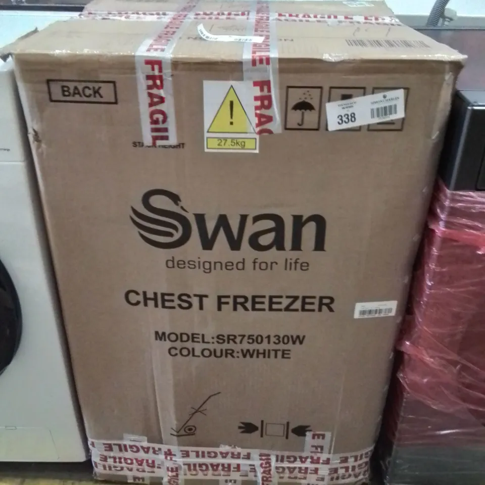 BOXED SWAN SR750130W 143L CHEST FREEZER - WHITE