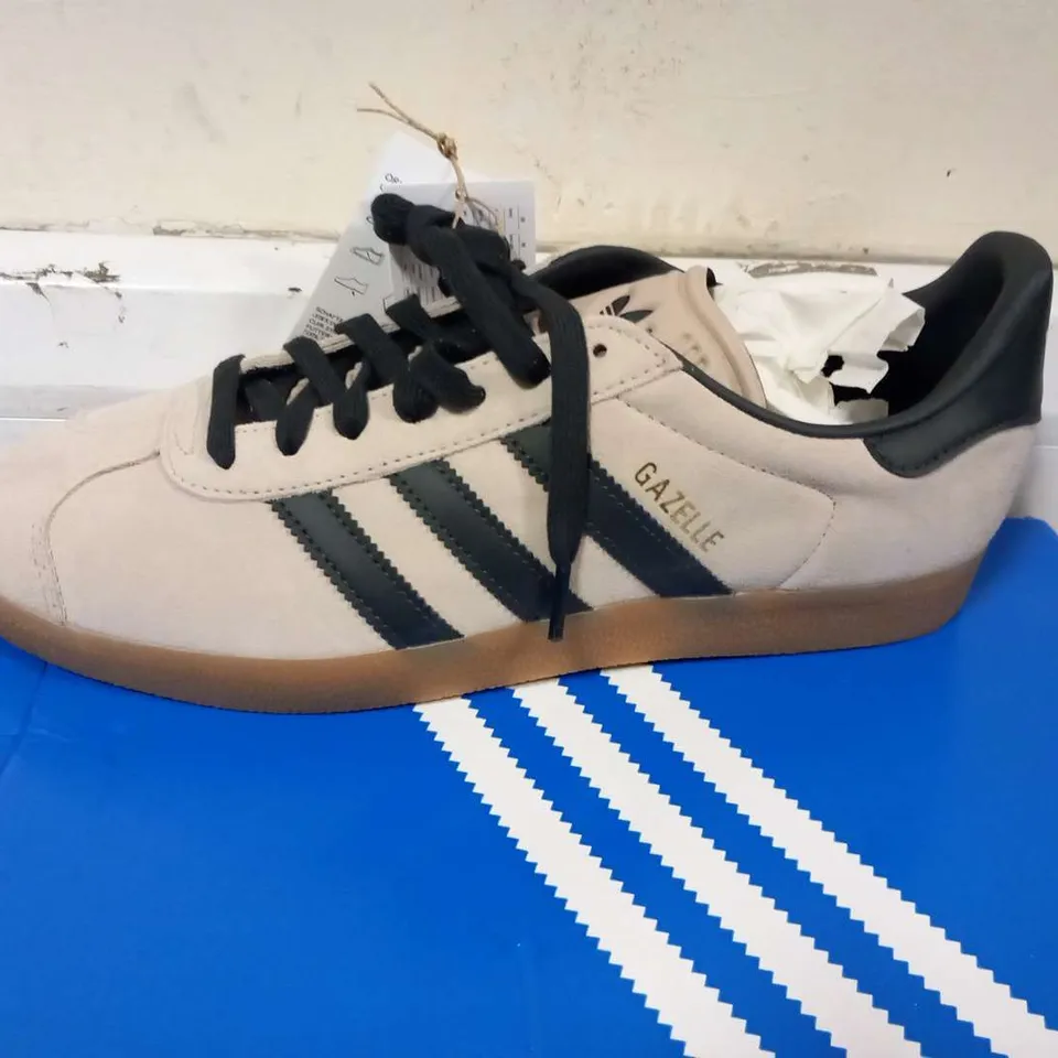 BOXED ADIDAS GAZELLE SIZE 8.5