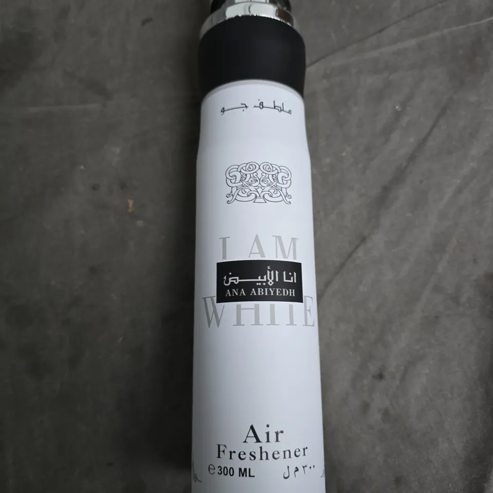 BOX OF APPROXIMATELY 12 ASSORTED ITEMS TO INCLUDE:ESSENCE OF TORRICELUMN AND AIR FRESHENER 