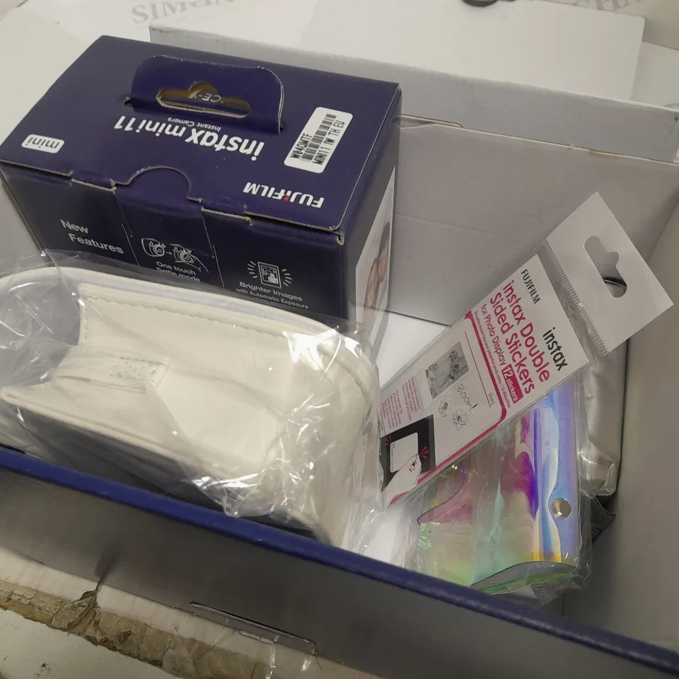 FUJIFILM INSTAX MINI 11 INSTANT CAMERA BUNDLE RRP £115