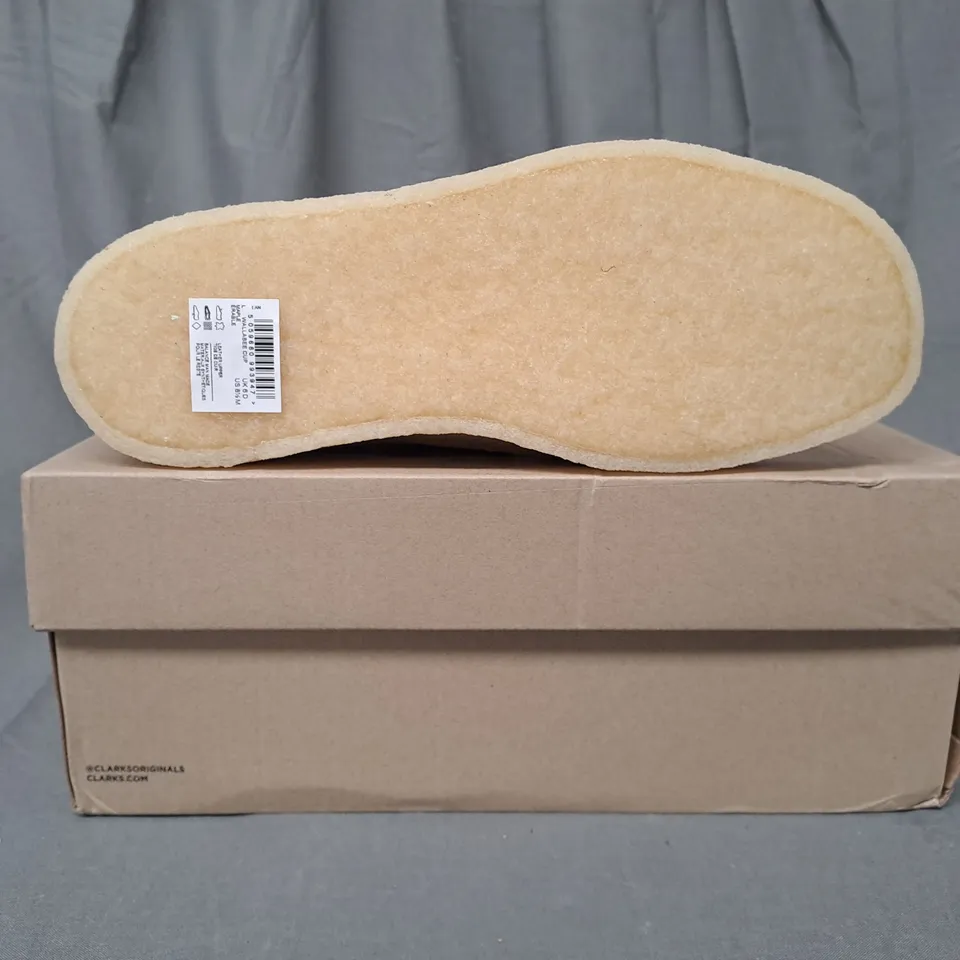 BOXED PAIR OF CLARKS WALLABEE CUP SHOES IN MAPLE UK SIZE 6