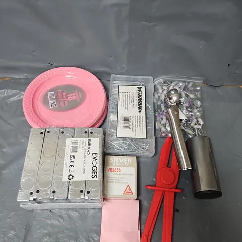 BOX OF ASSORTED HOUSEHOLD ITEMS TO INCLUDE PAPER PLATES, ICE CREAM SCOOP AND SPLIT PIN PACK