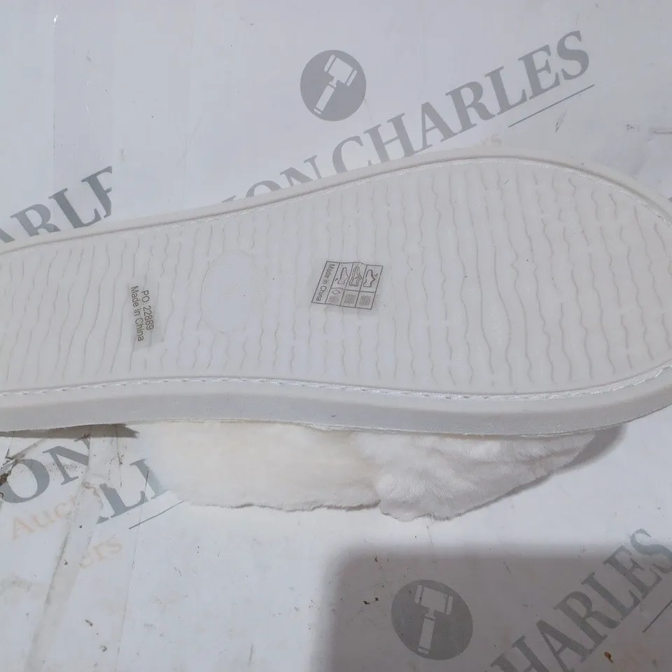 BOXED PAIR OF KRUSH BRIDAL SOFT SLIPPERS IN IVORY COLOUR SIZE M