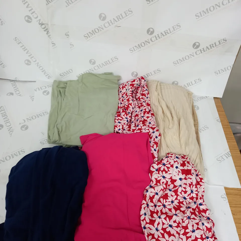 BOX OF ASSORTED CLOTHING ITEMS IN VARIOUS SIZES AND COLOURS