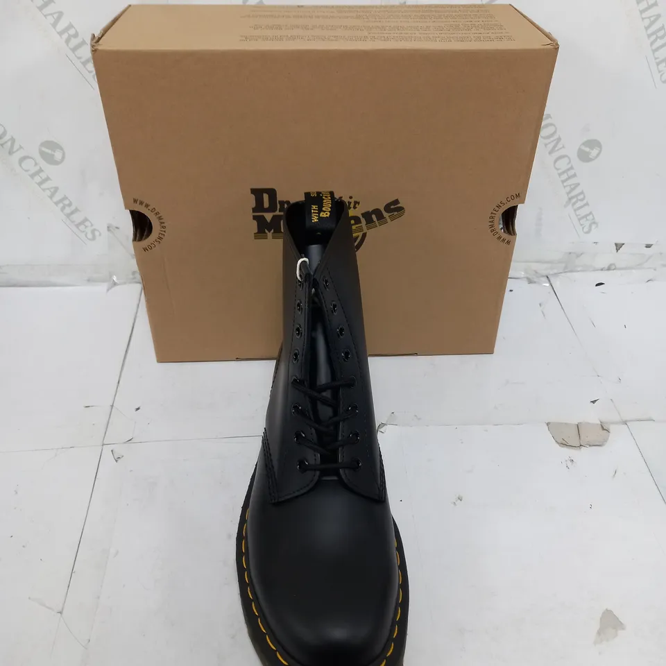 BOXED PAIR OF DR MARTENS BOOTS 1460 BLACK US 10