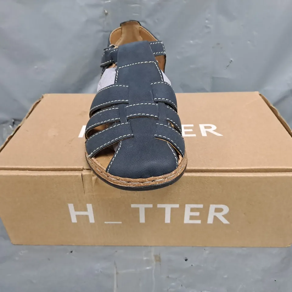 BOXED PAIR OF HOTTER SHARINI SANDALS IN FRENCH NAVY SIZE UK 6