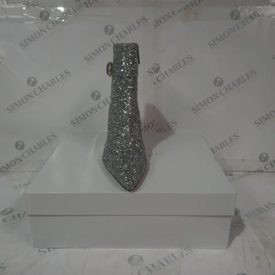 BOXED PAIR OF CAMILLA ELPHICK CORA POINTED TOE HEELED BOOTS IN METALLIC SILVER GLITTER EFFECT EU SIZE 36
