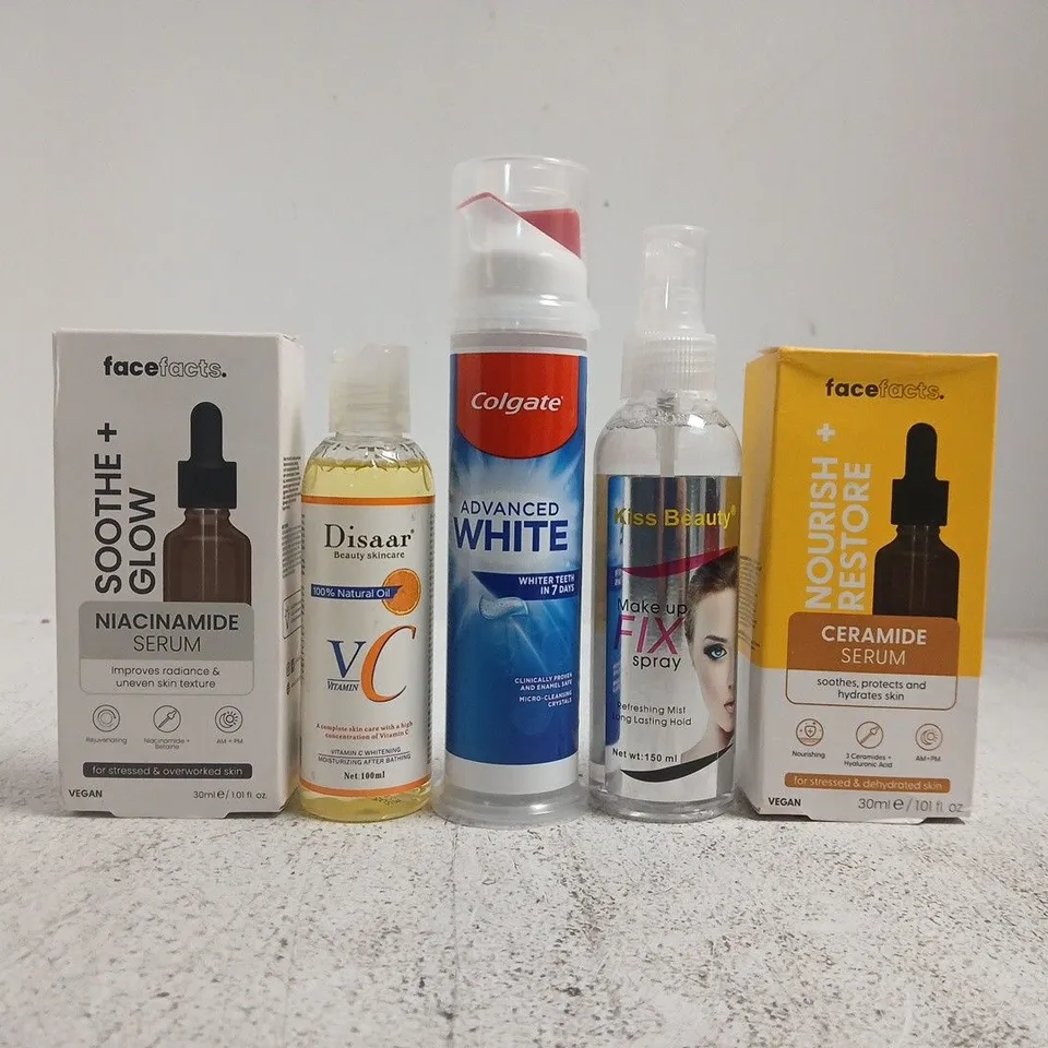 APPROXIMATELY 20 ASSORTED COSMETIC ITEMS INCLUDING VARIOUS MAKES AND BRANDS - COLLECTION ONLY