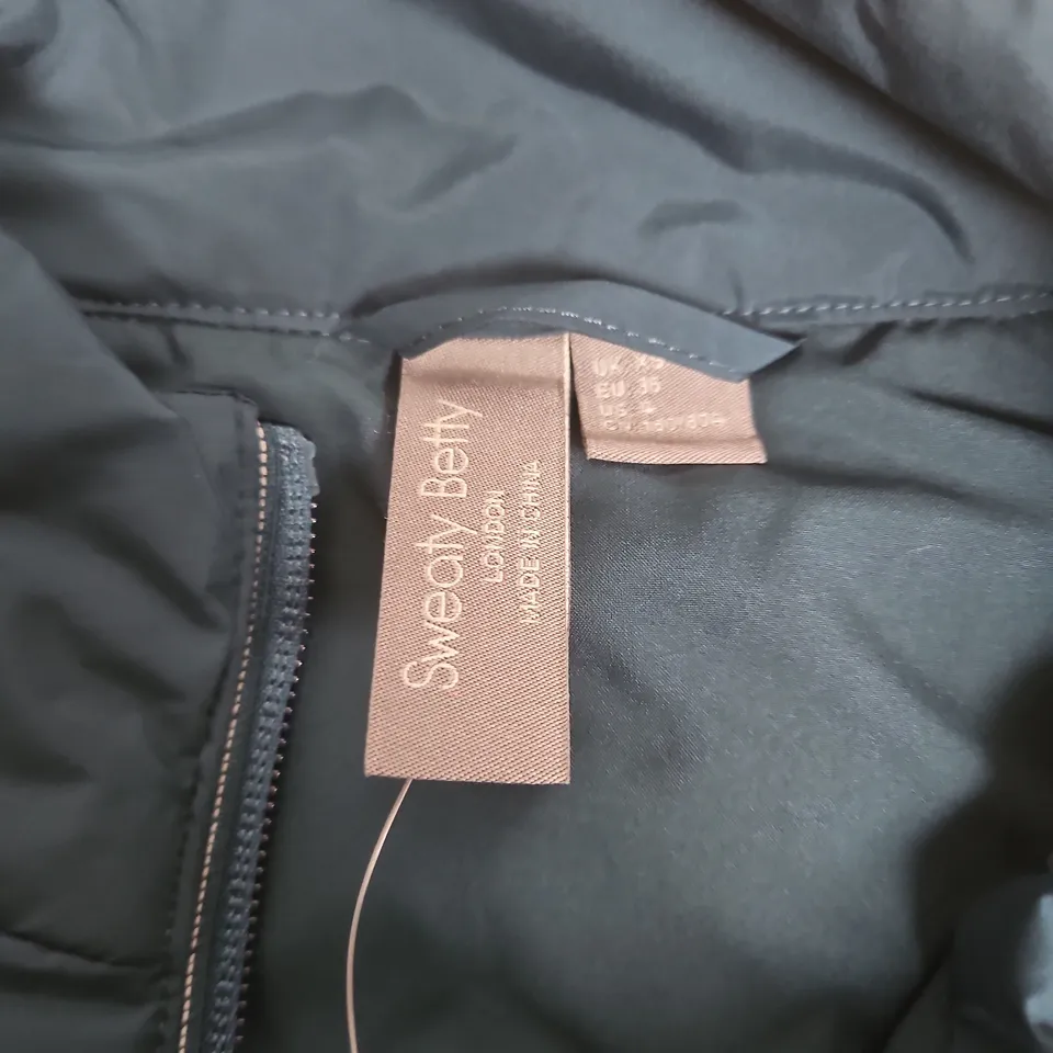 SWEATY BETTY LIMITLESS RUNE GILET IN DEEP GREEN - XS