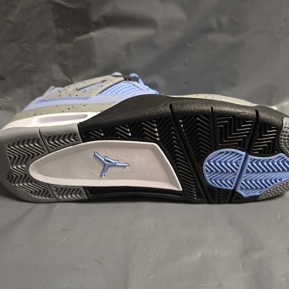 PAIR OF NIKE AIR JORDAN 4 RETRO UNIVERSITY BLUE - UK SIZE 7