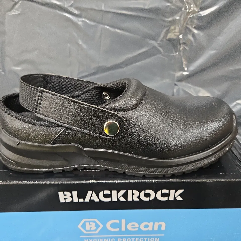 BOXED PAIR OF BLACKROCK SRC CLOGS IN BLACK - UK 6