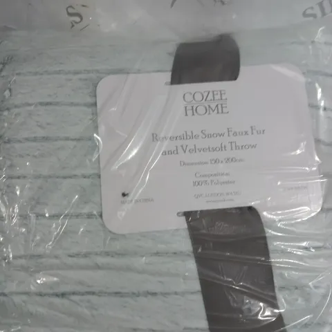 COZEE HOME FUR AND VELVET THROW EMERALD