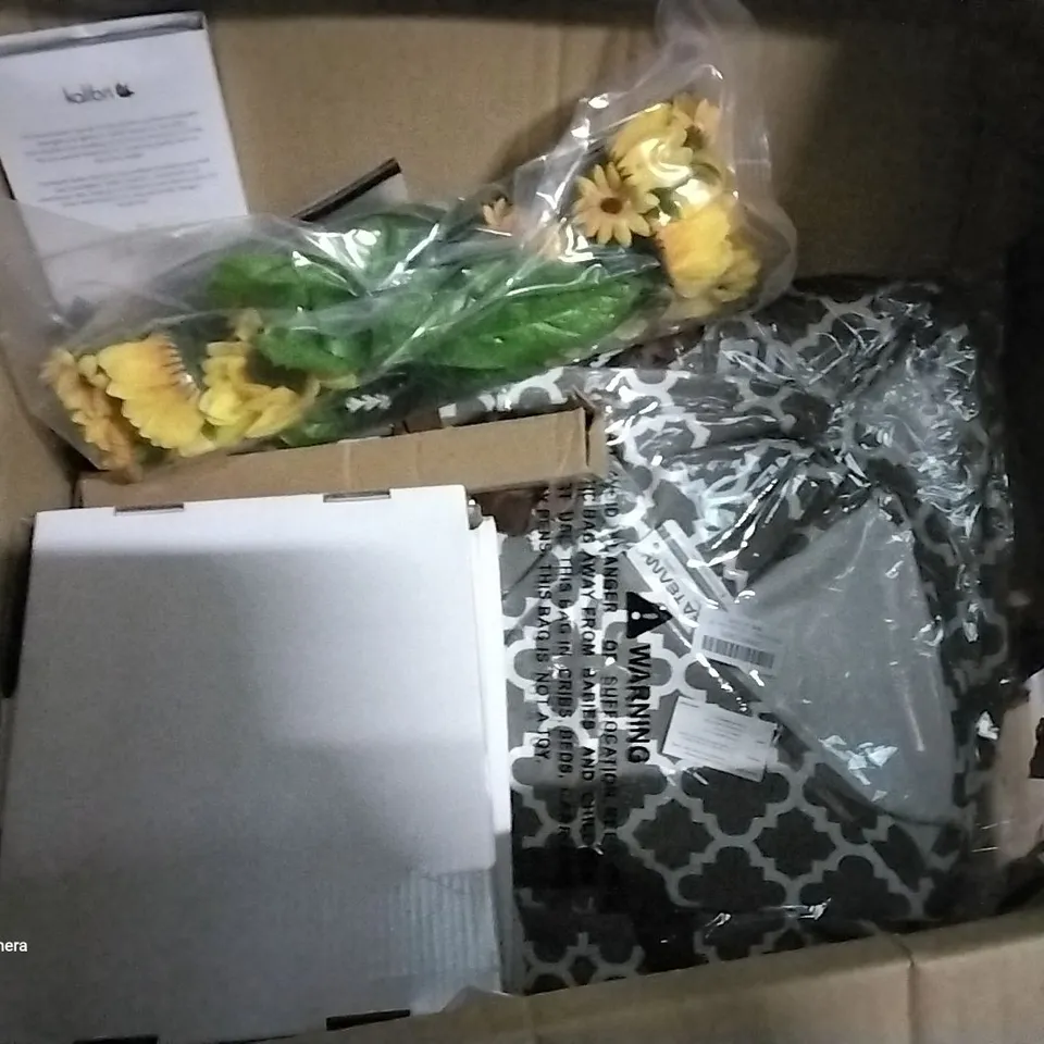 PALLET OF ASSORTED ITEMS INCLUDING ESR PROTECTIVE TABLET CASE, MERRIMEN BUBBLE WRAP ROLL, DEZENE CUSHION COVERS, BABY SHOWER BALLOON SET, 2 BUNCHES ARTIFICAL FLOWERS, KALIBRI PHONE CASE