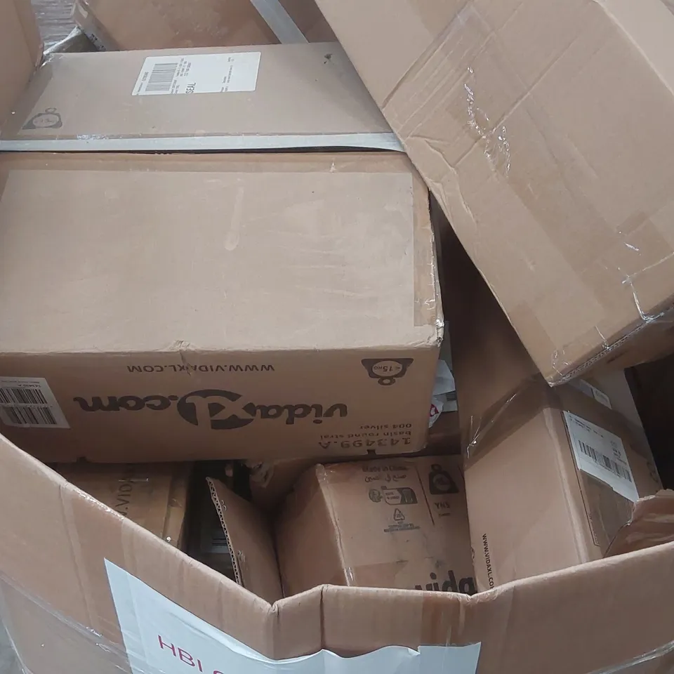 PALLET CONTAINING A LARGE QUANTITY OF ASSORTED VIDAXL FURNITURE ITEMS ECT