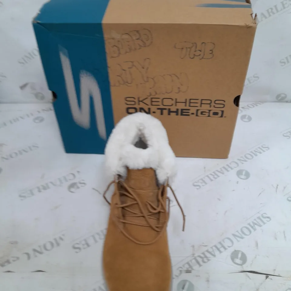 BOXED SKECHERS GO WALK ANKLE BOOTS SIZE 6 1/2