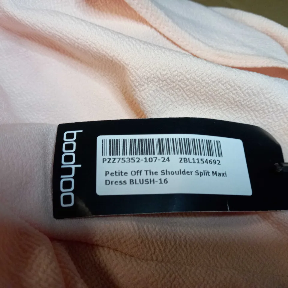 BOOHOO BLUSH PETITE OFF THE SHOULDER SPLIT MAXI DRESS - SIZE 16