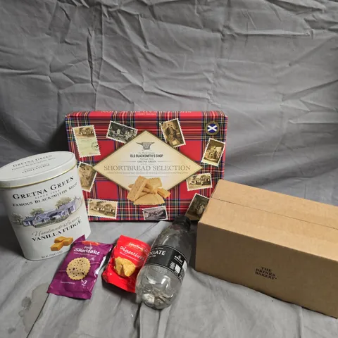 APPROXIMATELY 10 ASSORTED FOOD/DRINK PRODUCTS TO INCLUDE SHORTBREAD, VANILLA FUDGE, DRINKS BISCUITS ETC 