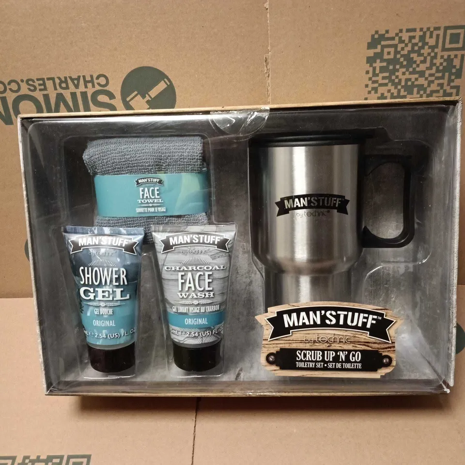 MAN'S STUFF BY TECHNIC TOILETRY GIFT SET INCLUDING TRAVEL MUG