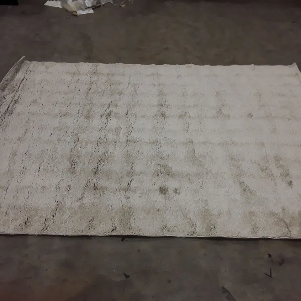 QUALITY DESIGNER AREA RUG // APPROX SIZE: 200 x 290cm