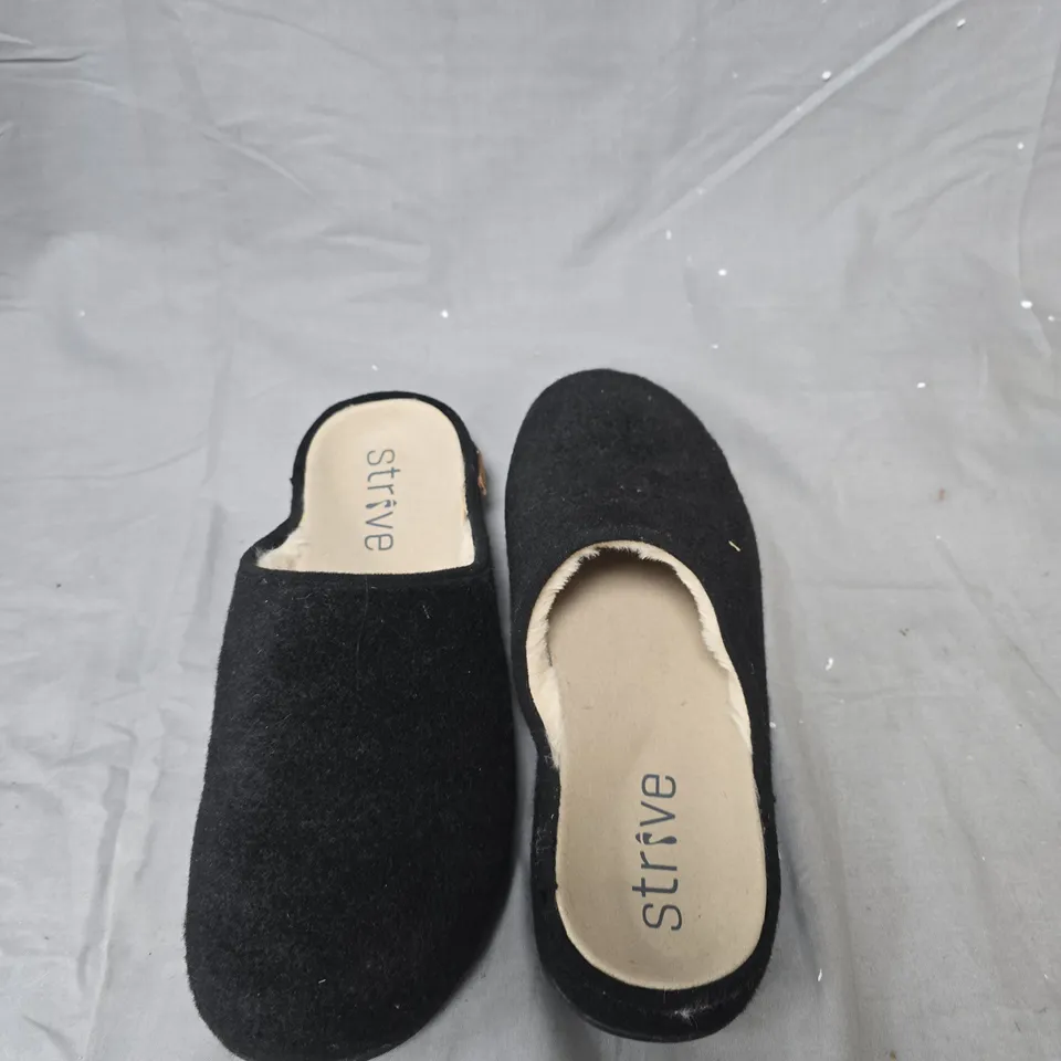 STRIVE WOMEN'S BLACK SLIP-ON SLIPPERS – PLUSH INTERIOR-UK SIZE 7