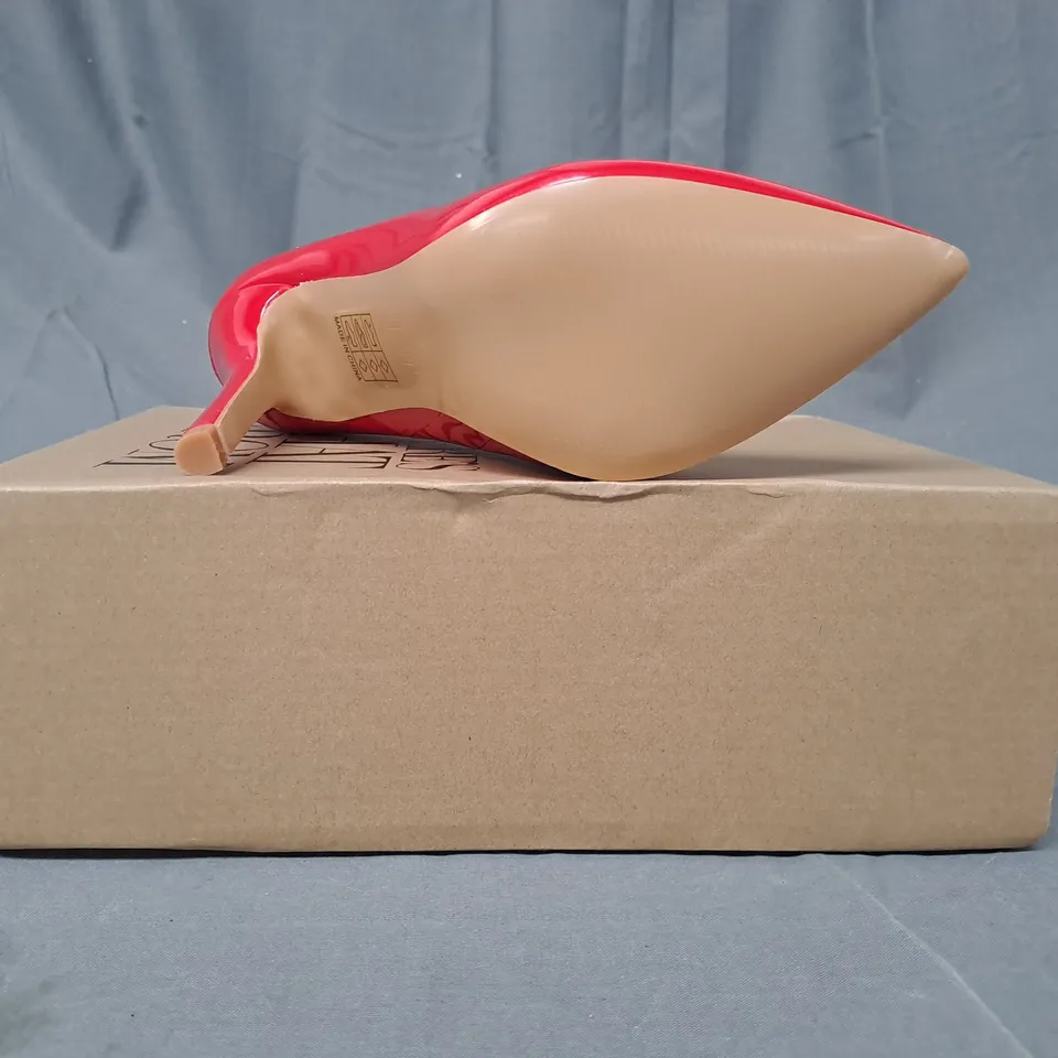 BOXED PAIR OF WHERE'S THAT FROM POINTED TOE HIGH HEELS IN RED UK SIZE 3