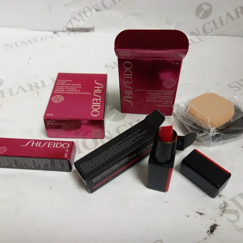 BOXED LOT OF APPROX 4 SHISEIDO ASSORTED ITEMS TO INCLUDE: COMPACT REFIL, LIPSTICK