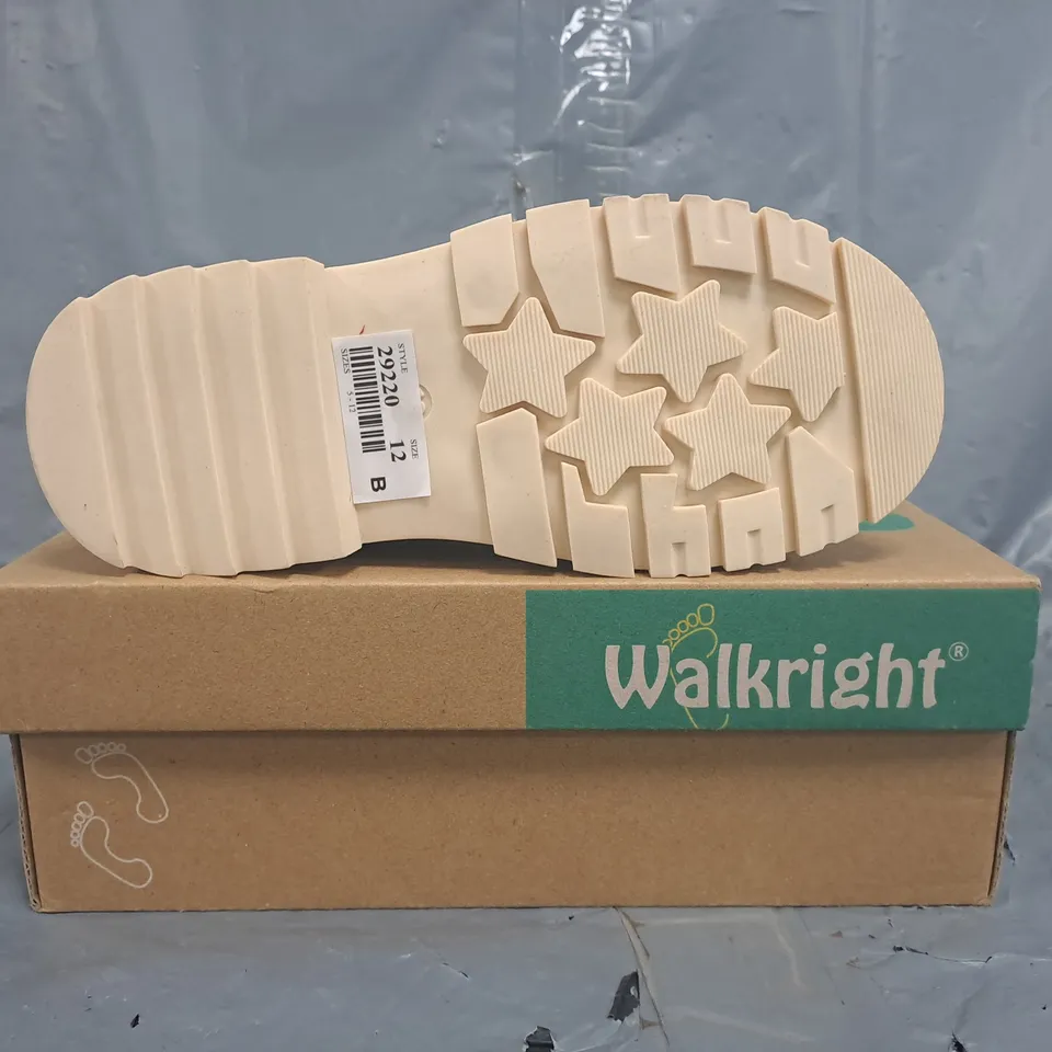 BOXED PAIR OF WALKRIGHT KIDS SHOES IN BLUE W. FLORAL DESIGN SIZE 12