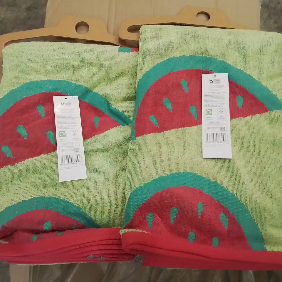 PALLET CONTAINING APPROXIMATELY 50 6-PACK BOXES OF BRAND NEW SUMMER THEMED BEACH TOWELS 