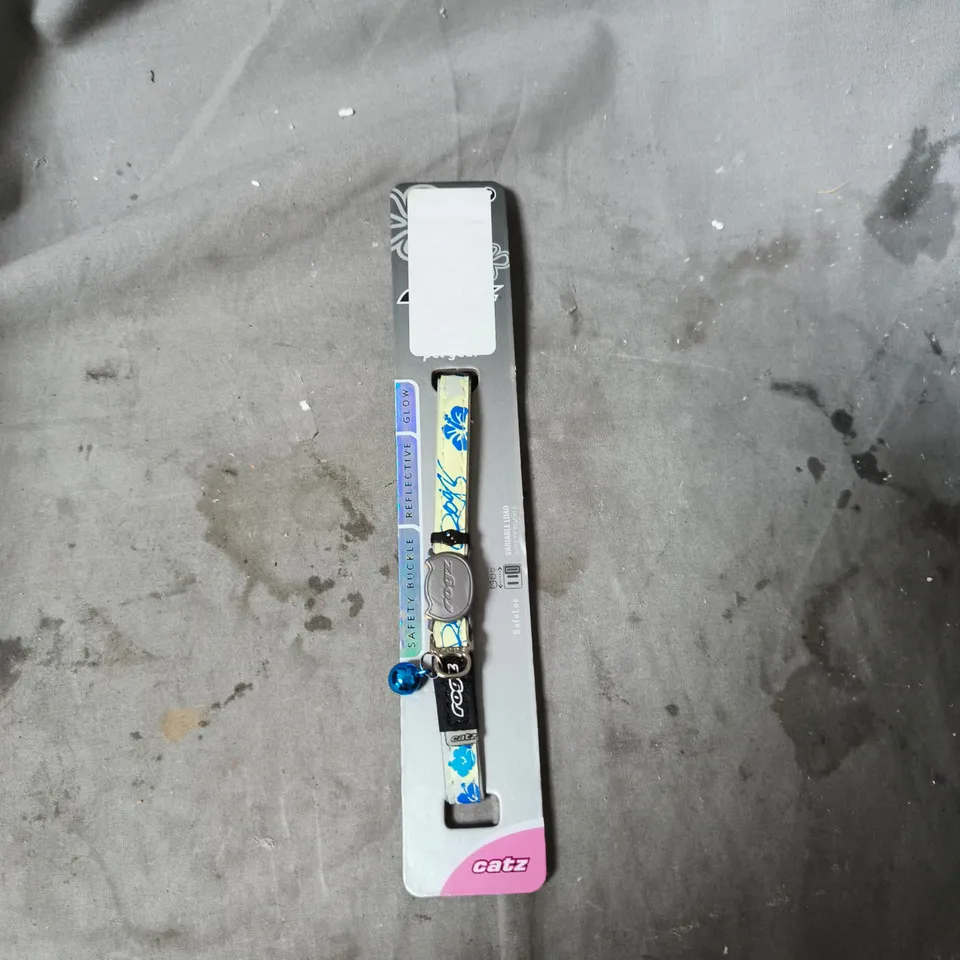 APPROXIMATELY 15 ASSORTED ITEMS INCLUDING TACWISE BRAD NAILS , CAT COLLAR AND MINI GEL AIR FRESHENERS 