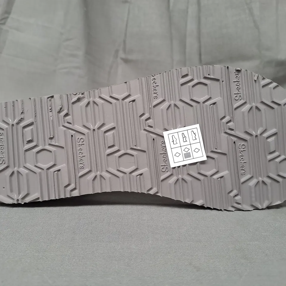 BOXED PAIR OF CALI FROM SKECHERS TOE-POST SANDALS IN STONE W. JEWEL EFFECT UK SIZE 4