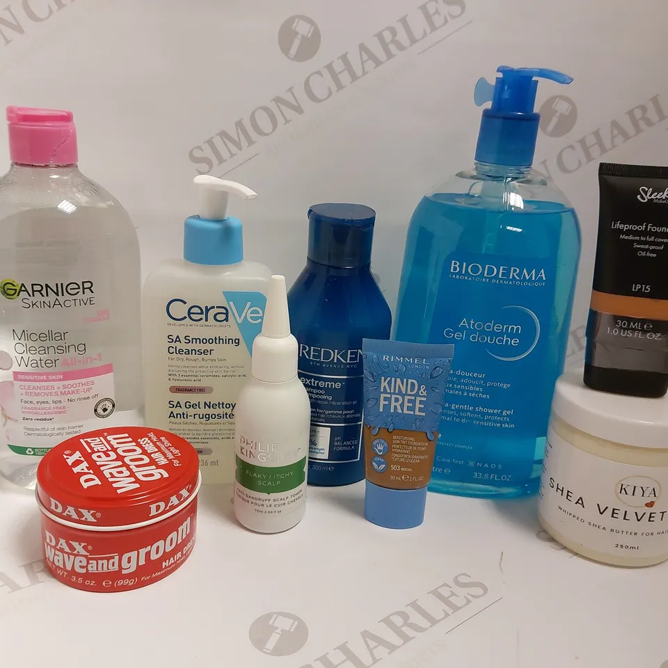 BOX OF APPROX 15 COSMETIC ITEMS TO INCLUDE GARNIER MICELLAR CLEANSING WATER, CERAVE SMOOTHING CLEANSER, REDKEN SHAMPOO