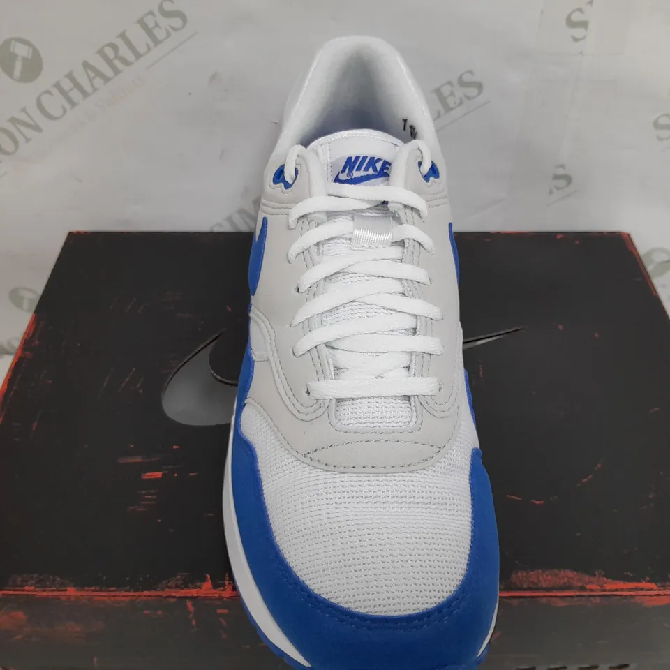 BOXED PAIR OF NIKE AIR MAX 1 '86 OG SHOES IN WHITE/BLUE - UK 9
